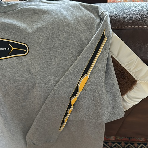Men’s XL Pittsburgh Penguins long sleeve T shirt - Picture 2 of 4